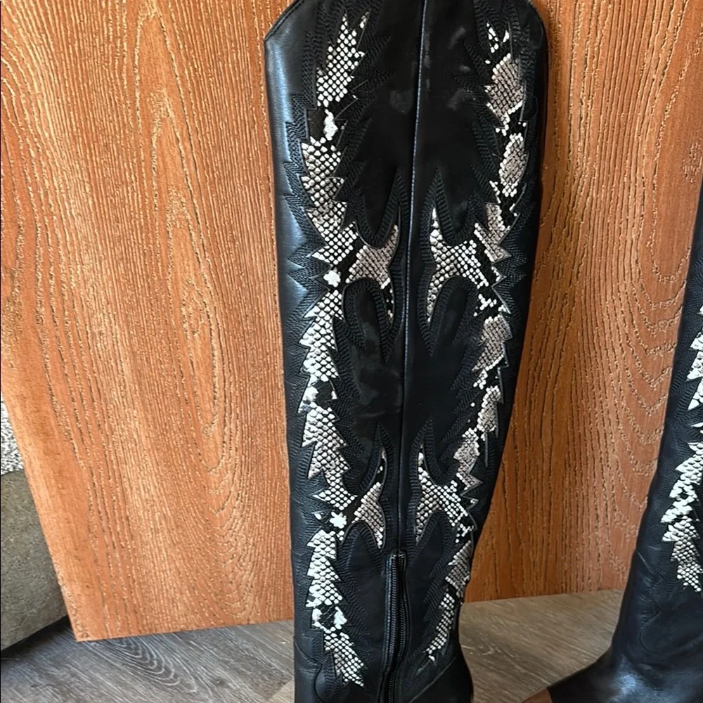Gianni Bini Katyanna snake & black boots - Picture 9 of 14